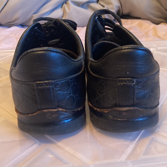 GUCCI | Black Microguccissima Leather Low Top Sneakers - Picture 4 of 9